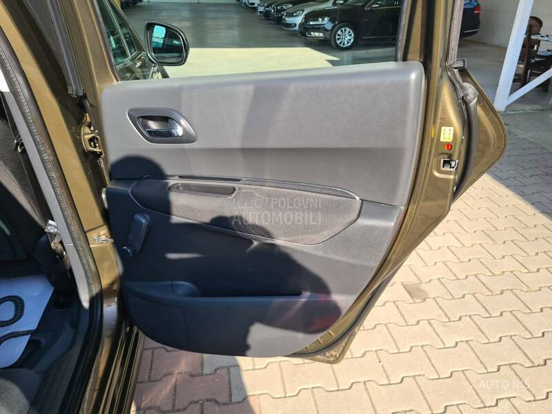 Peugeot 3008 1.6 HDI PREMIUM