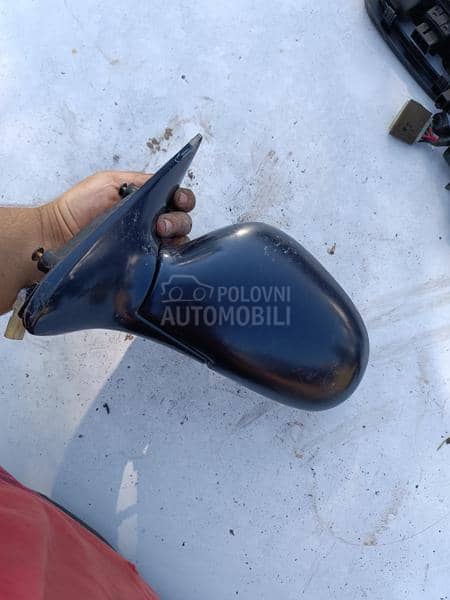 Levi retrovizor elektricni