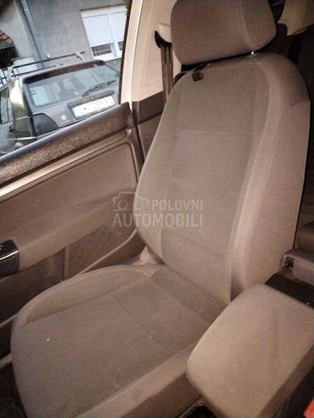 Volkswagen Golf 5 1.6  8V