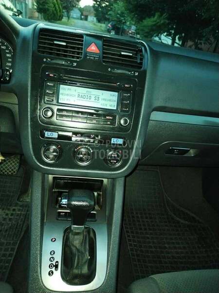 Volkswagen Golf 5 1.6  8V