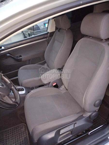 Volkswagen Golf 5 1.6  8V
