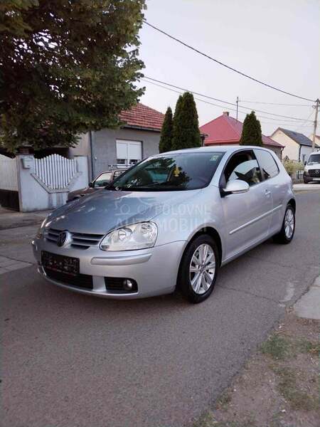 Volkswagen Golf 5 1.6  8V