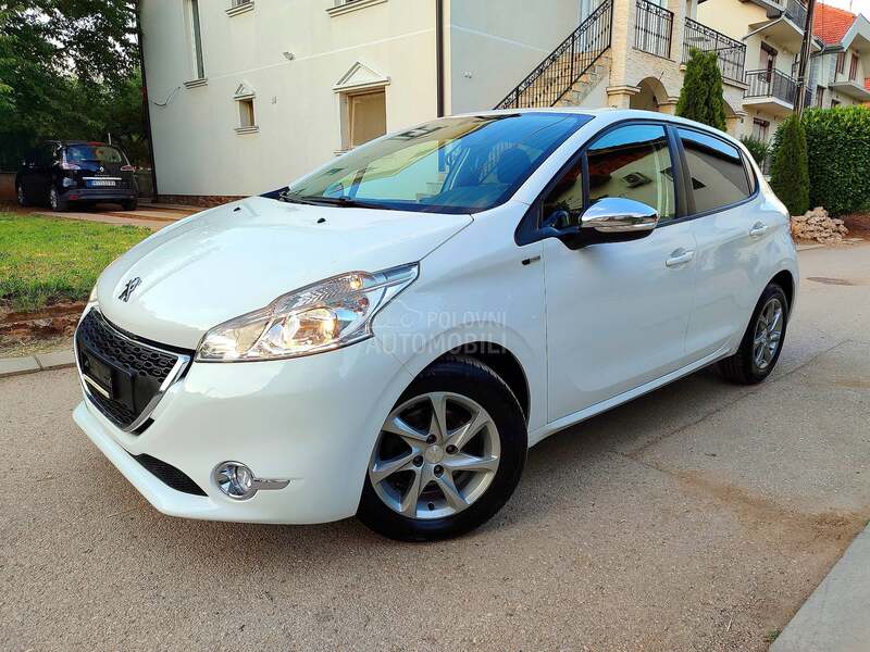 Peugeot 208 1.2 Style Švajcarska