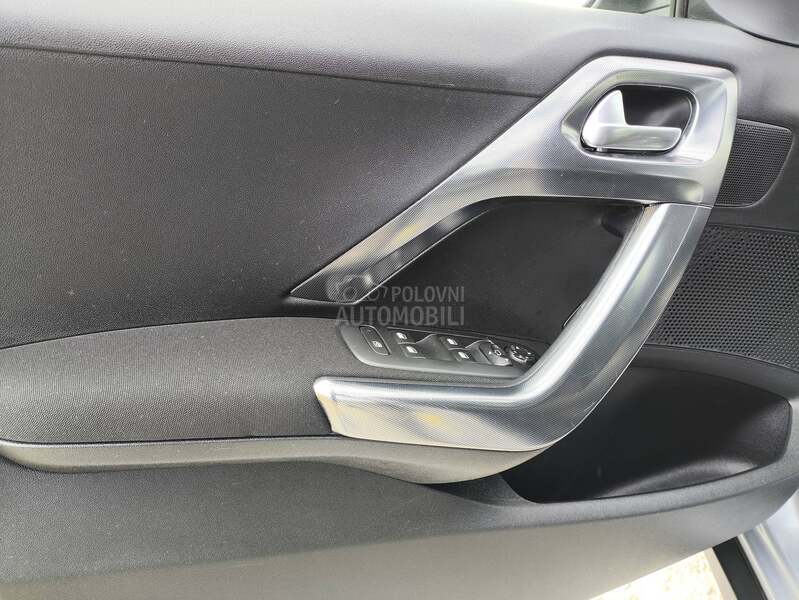Peugeot 2008 1.2  ALLURE