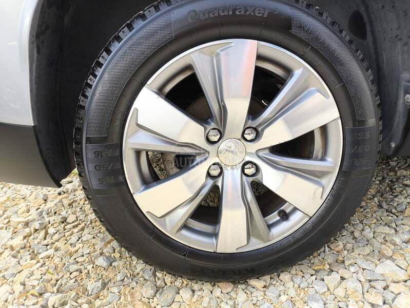 Peugeot 2008 1.2  ALLURE
