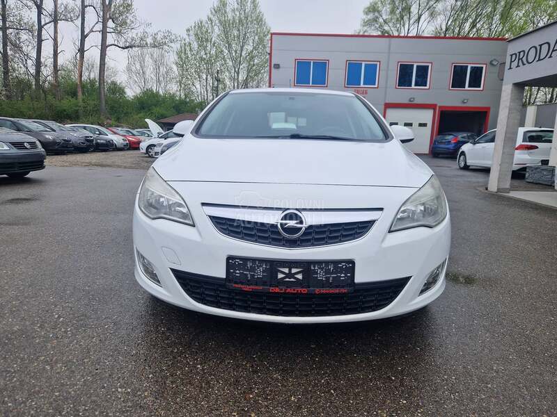 Opel Astra J O D L I C N A
