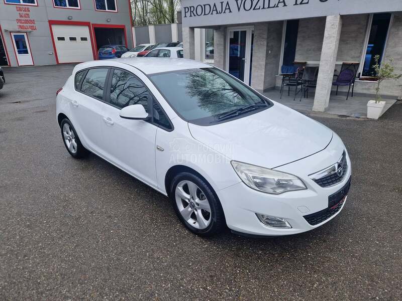 Opel Astra J O D L I C N A