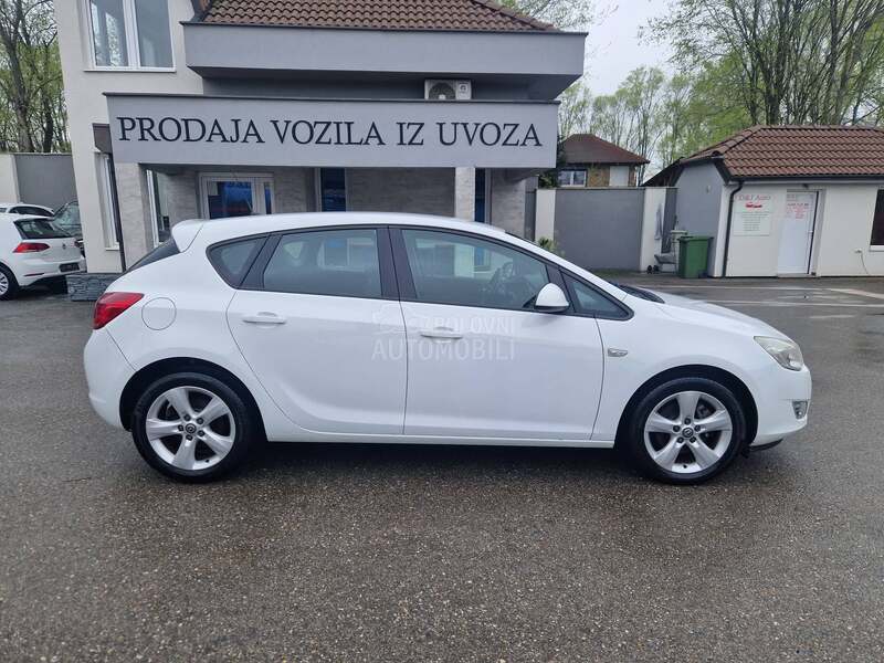 Opel Astra J O D L I C N A