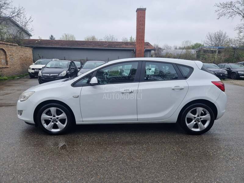 Opel Astra J O D L I C N A