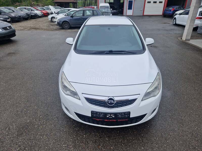 Opel Astra J O D L I C N A