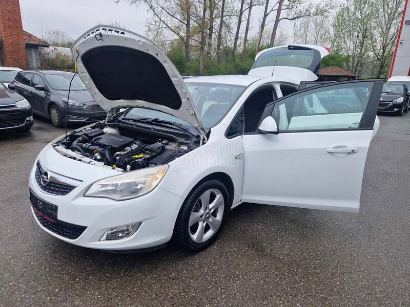 Opel Astra J O D L I C N A