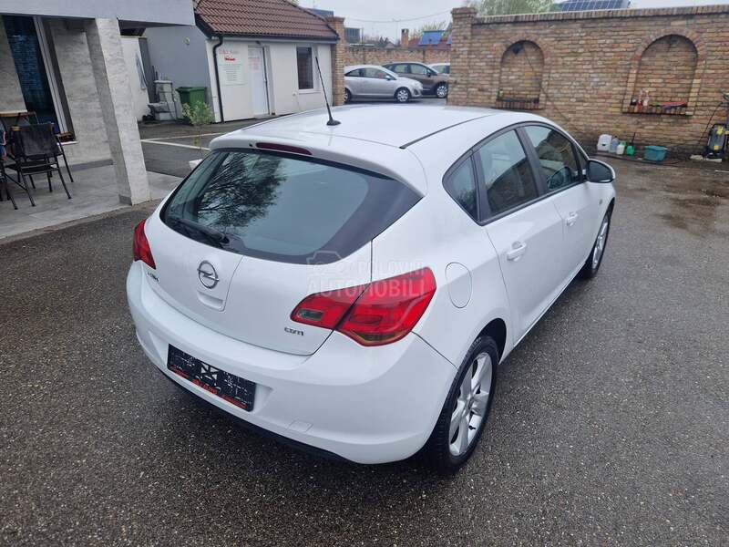 Opel Astra J O D L I C N A