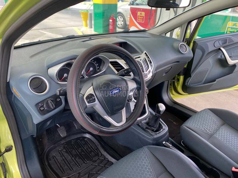 Ford Fiesta TITANIUM.SWIS.NOVA
