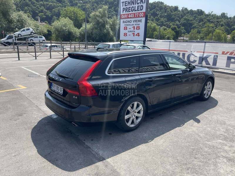 Volvo V90 