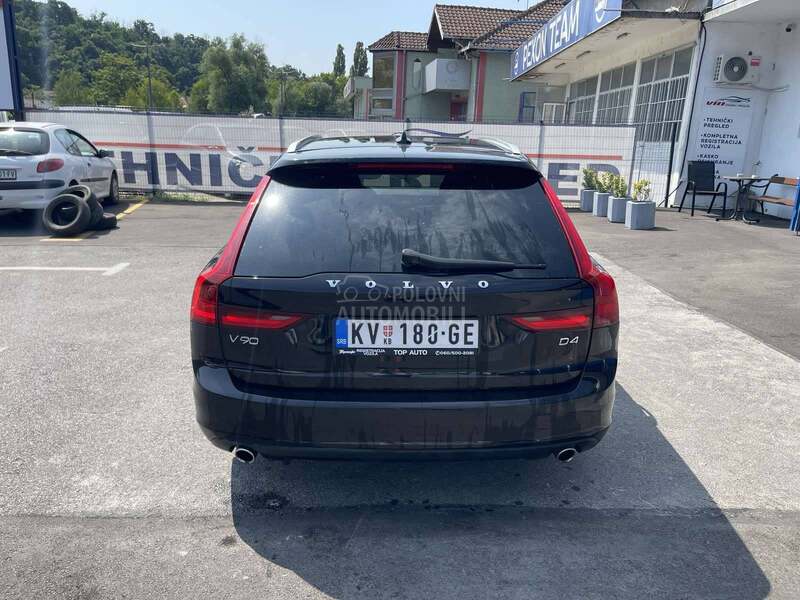 Volvo V90 