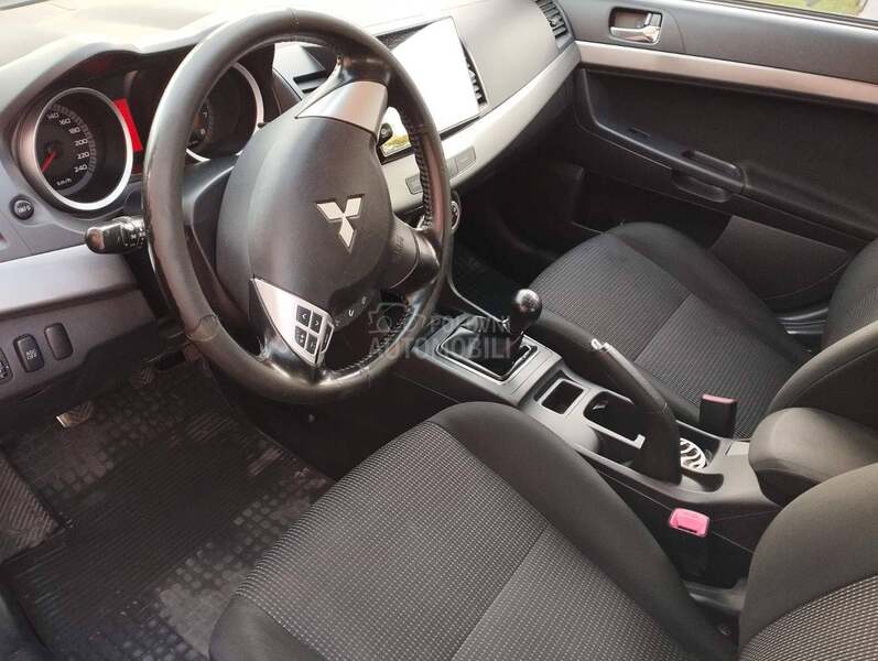 Mitsubishi Lancer 