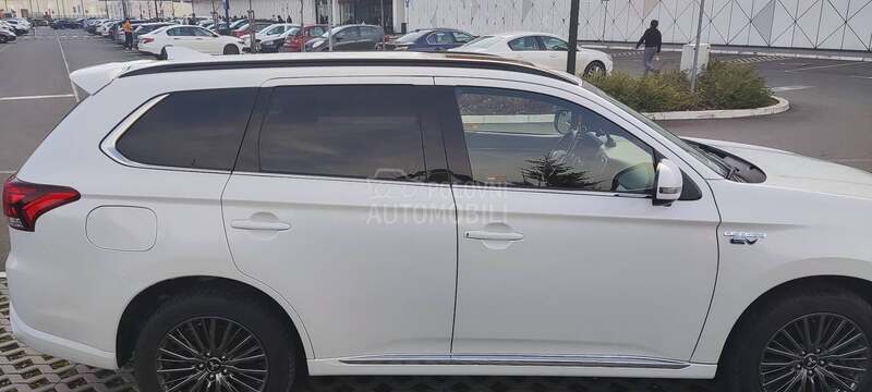 Mitsubishi Outlander 2.4 PHEV