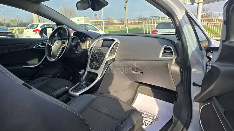 Opel Astra J 1.6 GTC