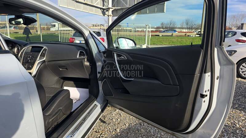 Opel Astra J 1.6 GTC
