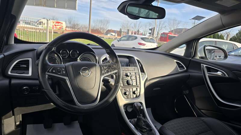Opel Astra J 1.6 GTC