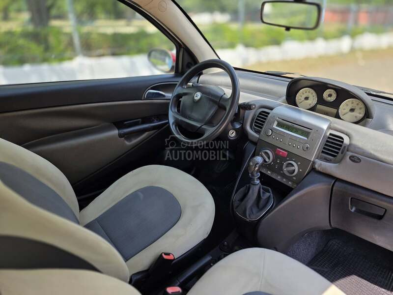 Lancia Ypsilon 
