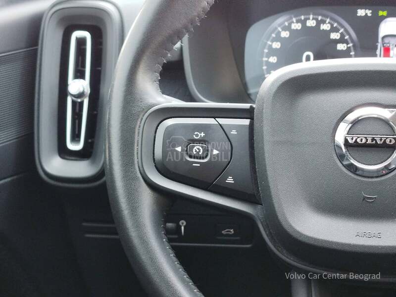 Volvo XC40 1.5 T2 MOMENTUM A/T