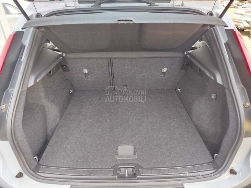 Volvo XC40 1.5 T2 MOMENTUM A/T