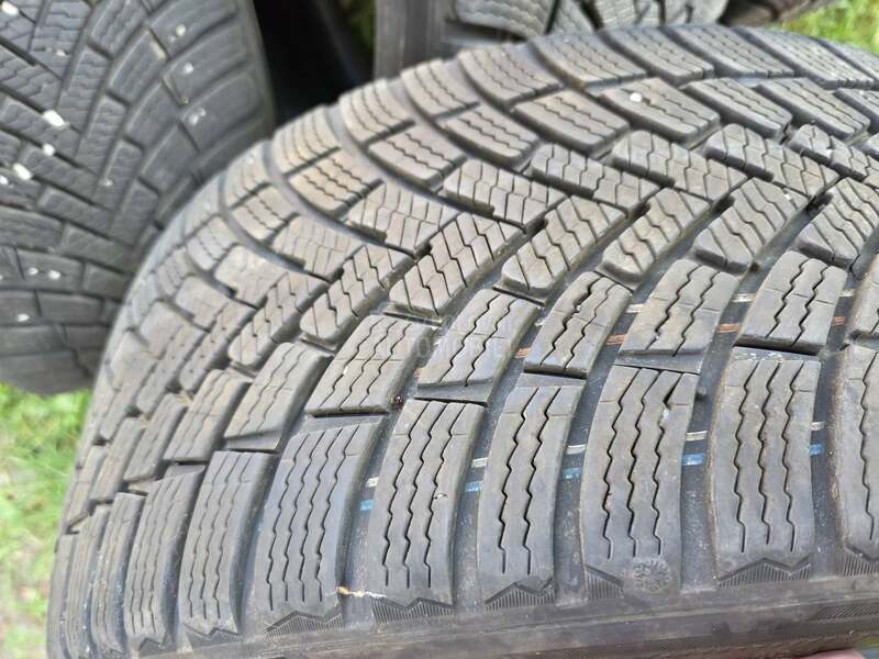 Barum 235/35 R19 Zimska