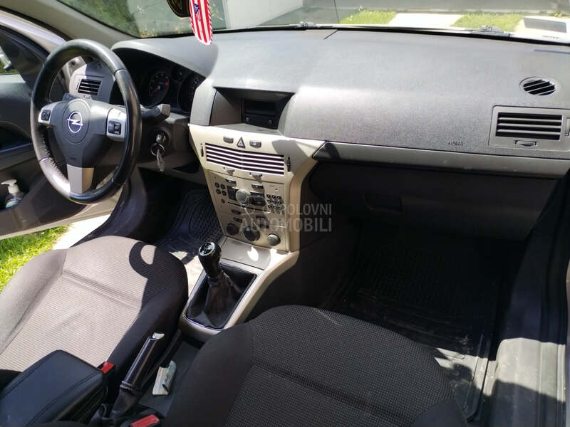 Opel Astra H 
