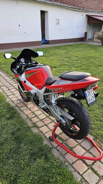 Suzuki GSXR 750