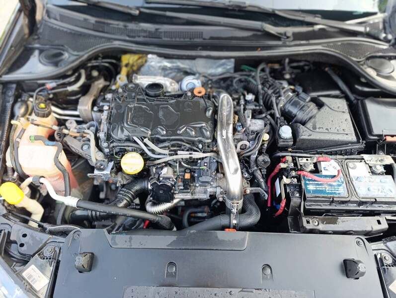 Renault Laguna NV676 2010. god. -  kompletan auto u delovima