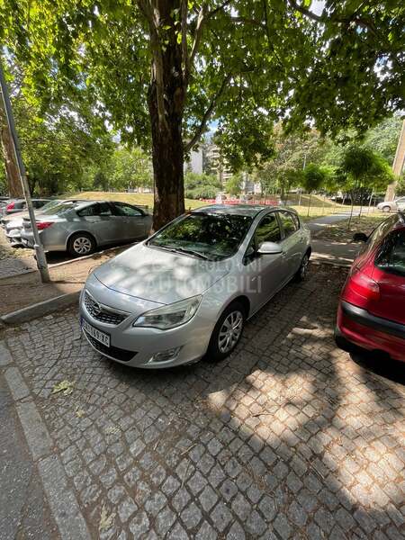 Opel Astra J 
