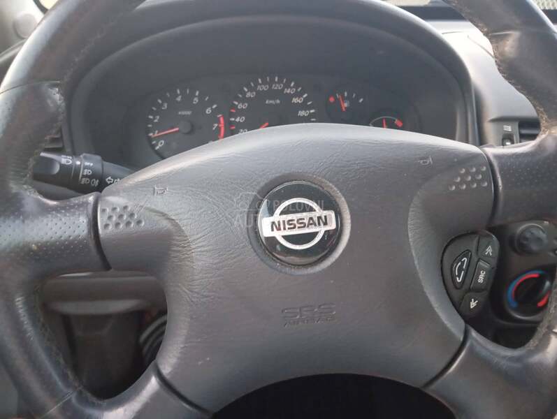 Nissan Almera 
