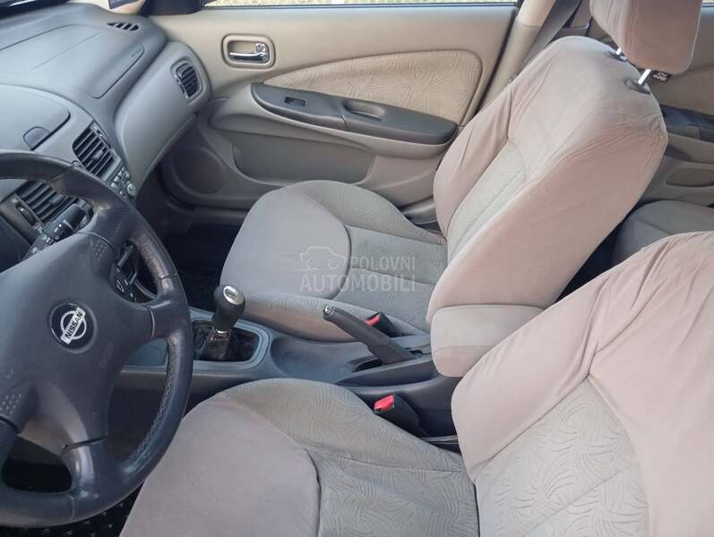 Nissan Almera 