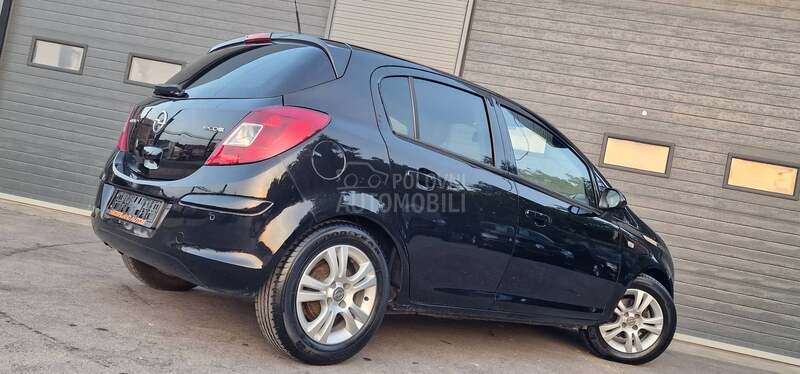 Opel Corsa D 1.3cdti Cosmo