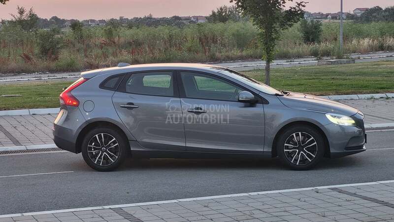Volvo V40 2.0 D2 Summum