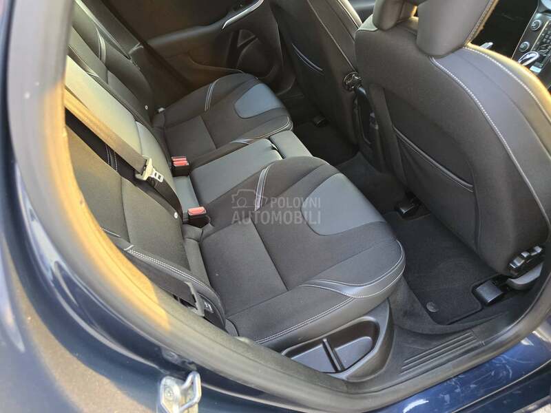 Volvo V40 1.6 D2//AUT//N O V O