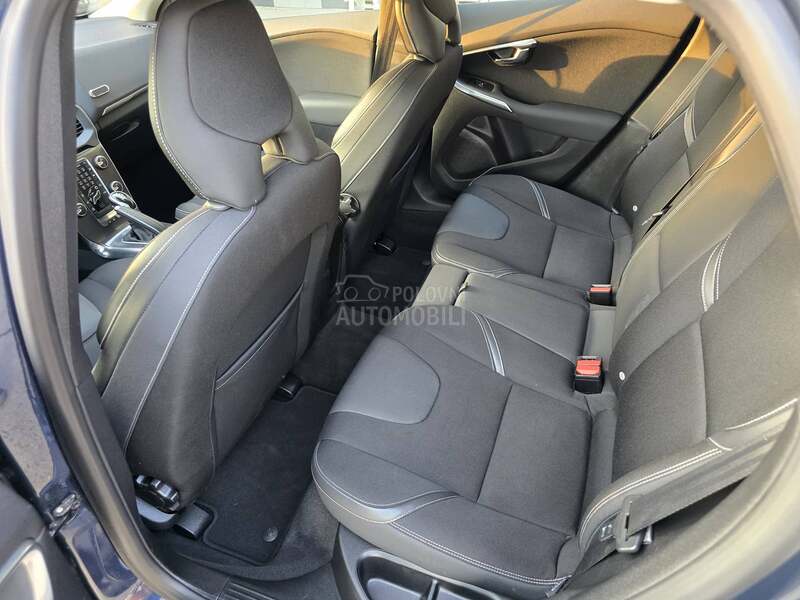 Volvo V40 1.6 D2//AUT//N O V O
