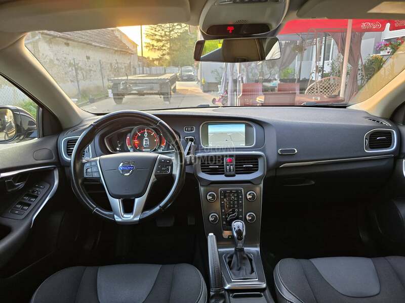 Volvo V40 1.6 D2//AUT//N O V O