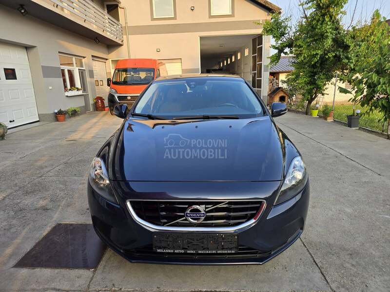 Volvo V40 1.6 D2//AUT//N O V O