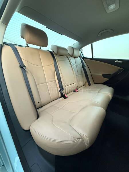Volkswagen Passat B6 1.6tdi /R LINE/N O V