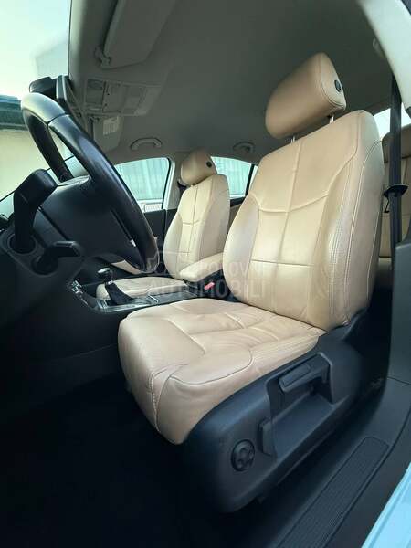 Volkswagen Passat B6 1.6tdi /R LINE/N O V