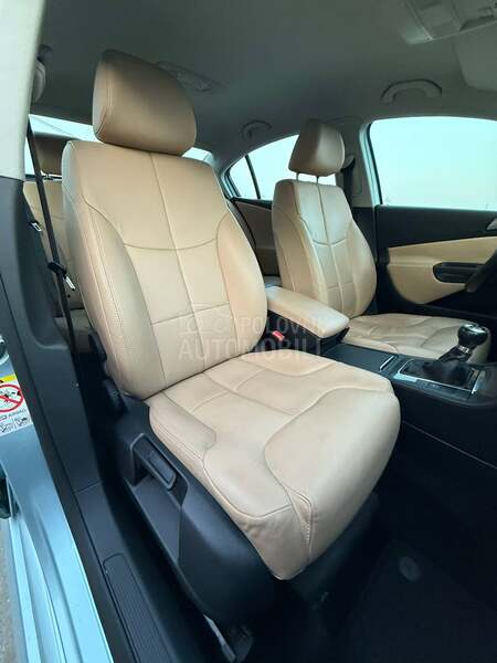 Volkswagen Passat B6 1.6tdi /R LINE/N O V
