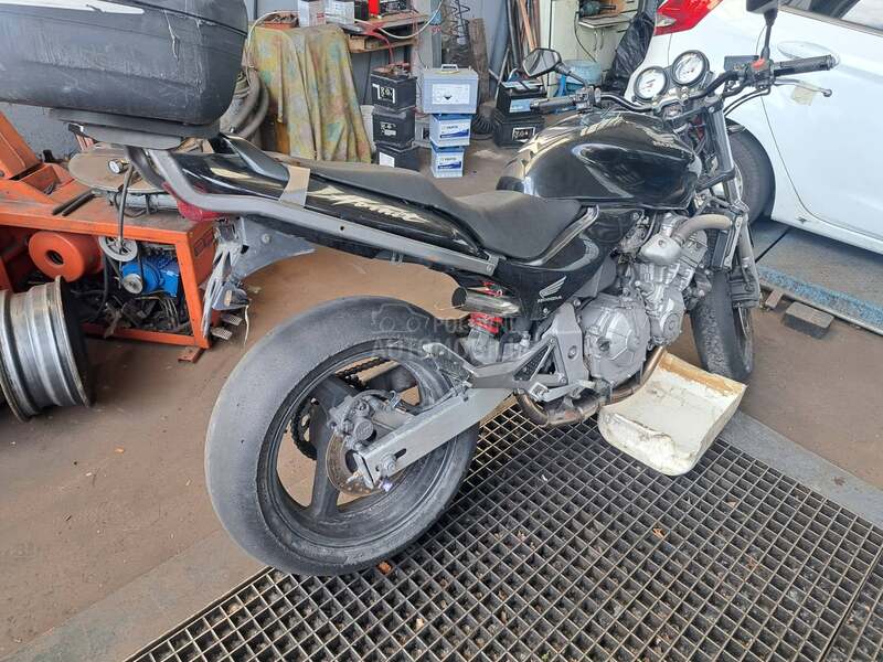 Honda hornet 600 delovi