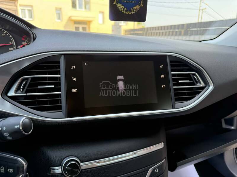 Peugeot 308 1.5 BHDI AUTOM/NAVl