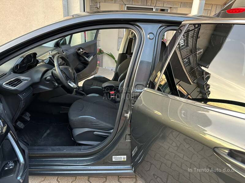 Peugeot 208 1.2