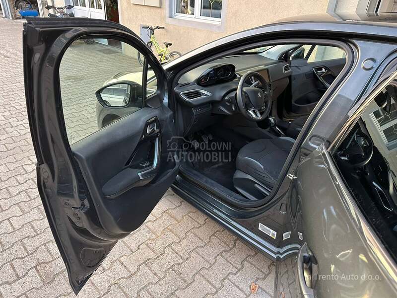 Peugeot 208 1.2