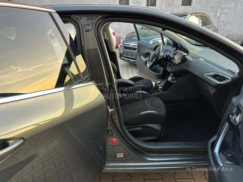 Peugeot 208 1.2
