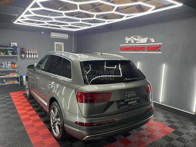 Audi Q7 e-tron