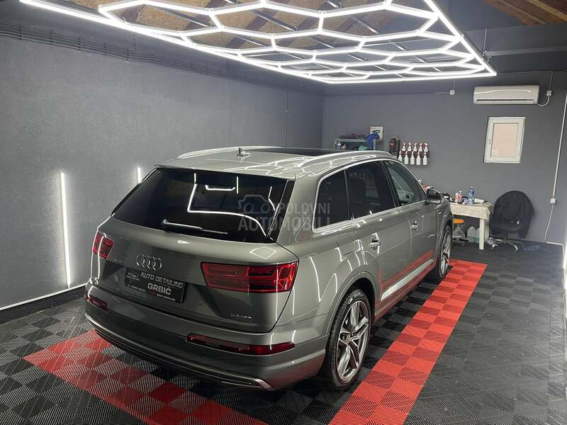 Audi Q7 e-tron